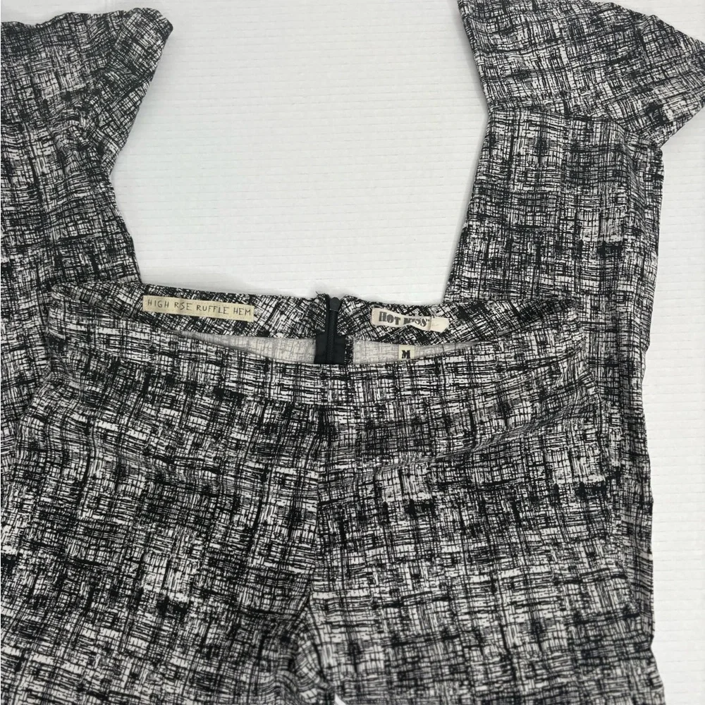 Hot Kiss High Rise Ruffle Hem Pants Black White Abstract Print Size M - Picture 2 of 6
